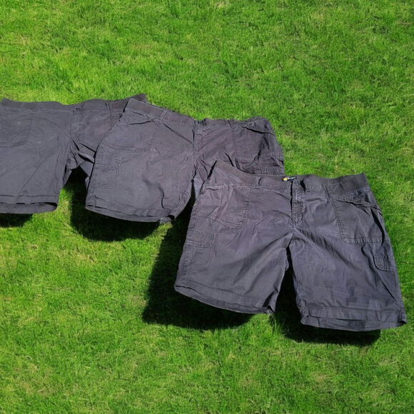 Lee Women's Relaxed Fit Cargo Shorts 26W Medium 2 button Black Dark Grey 130273 - Picture 2 of 7